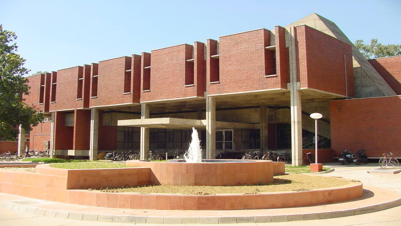 IIT Kanpur - Receives 1.6 crore Donation